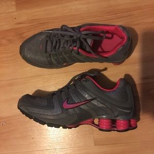 Size 9 Nike Shox